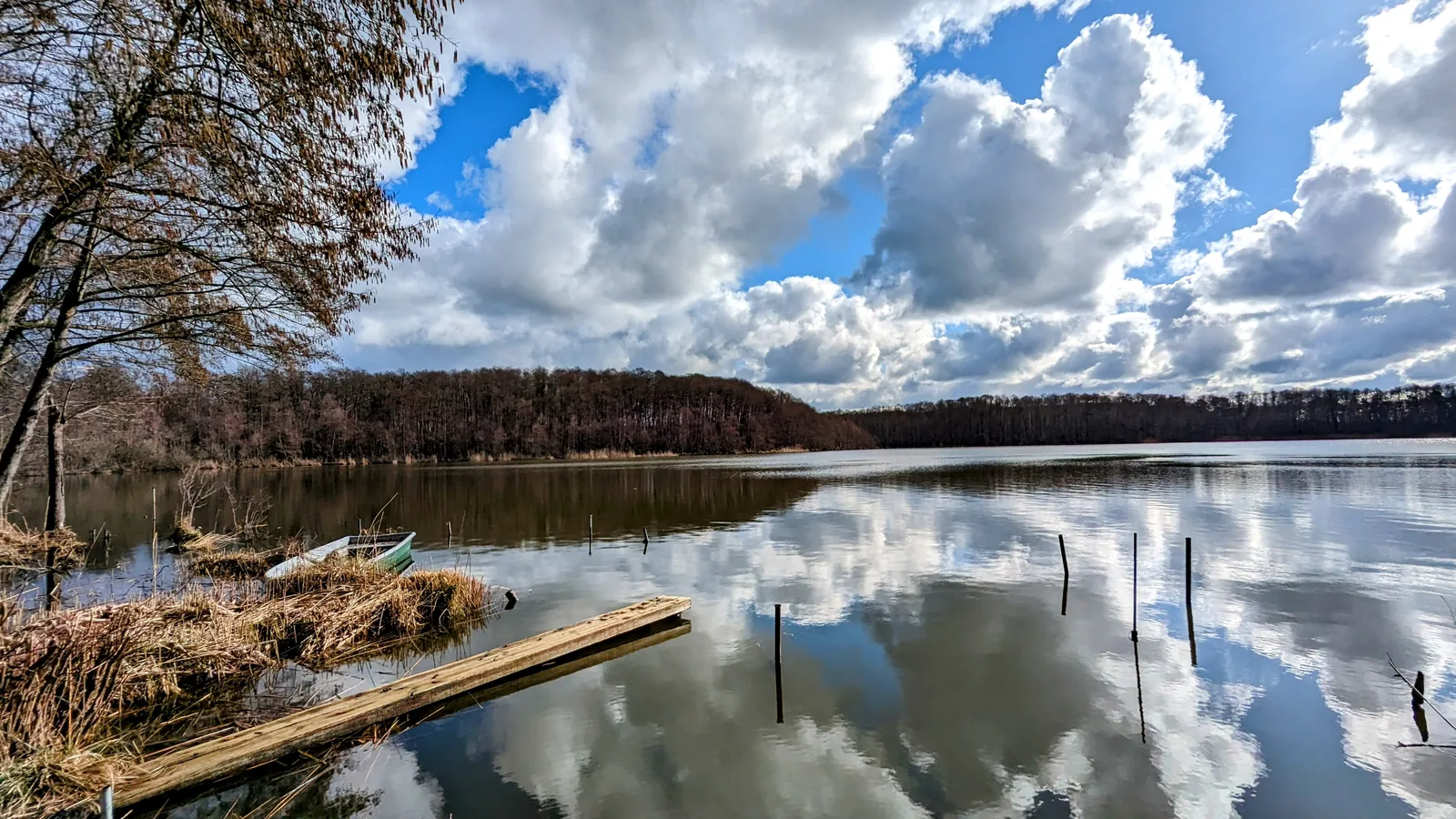 Boot am Steg am Pätzer Hintersee