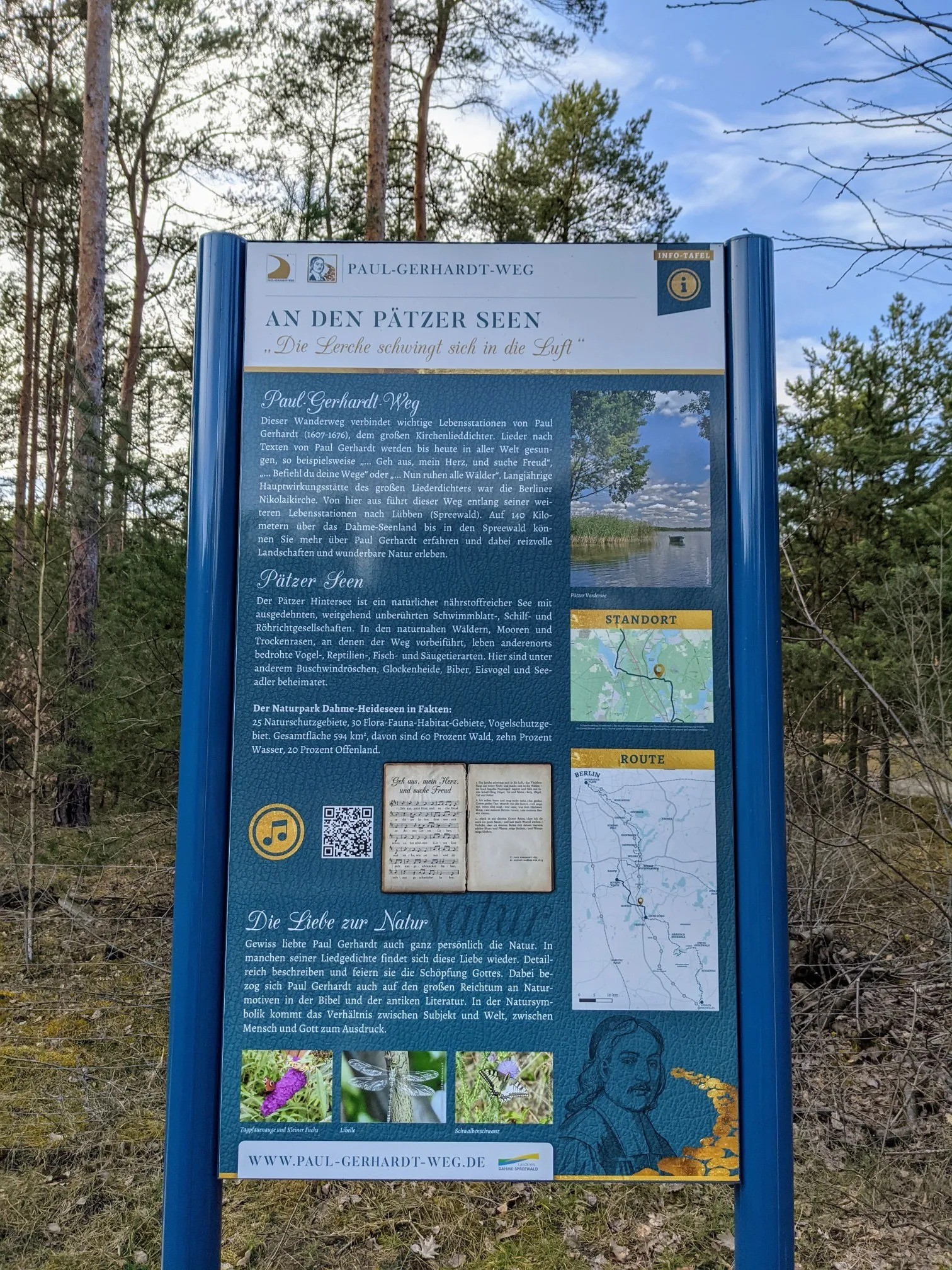 Infotafel des Paul-Gerhardt-Wegs mit dem Titel „An den Pätzer Seen“