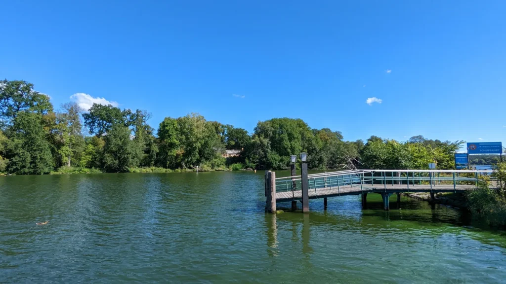 Anleger am Havelufer bei der Pfaueninsel