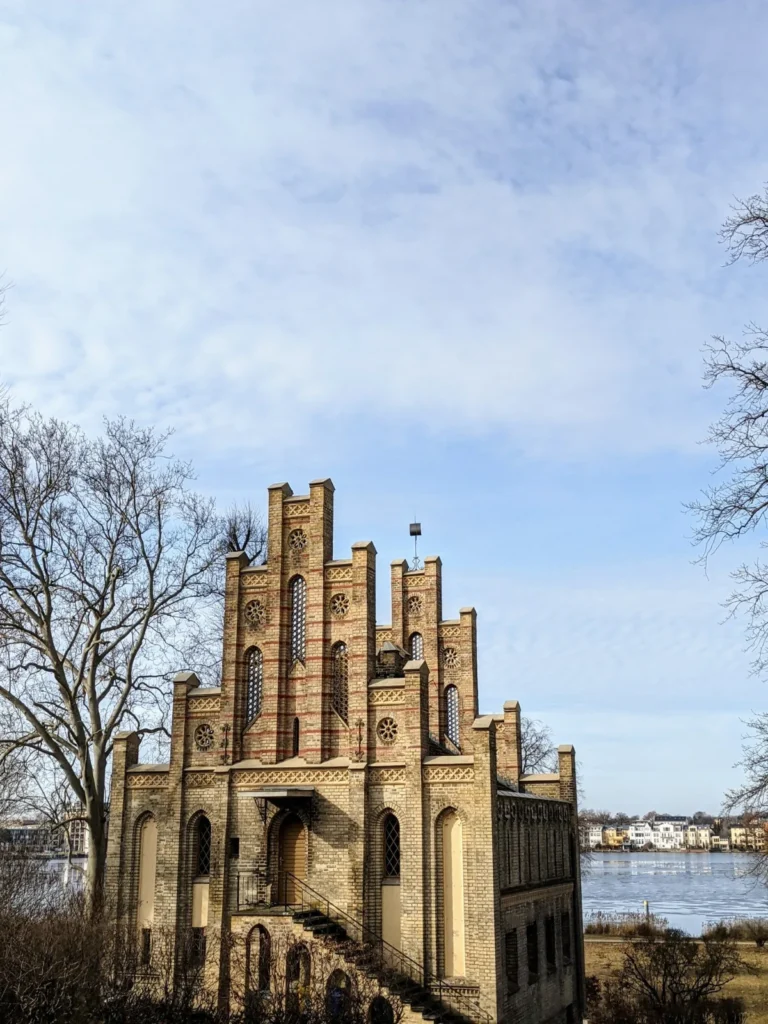 Gerichtslaube im Park Babelsberg in Potsdam