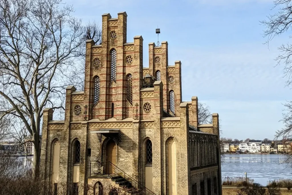 Gerichtslaube im Park Babelsberg in Potsdam