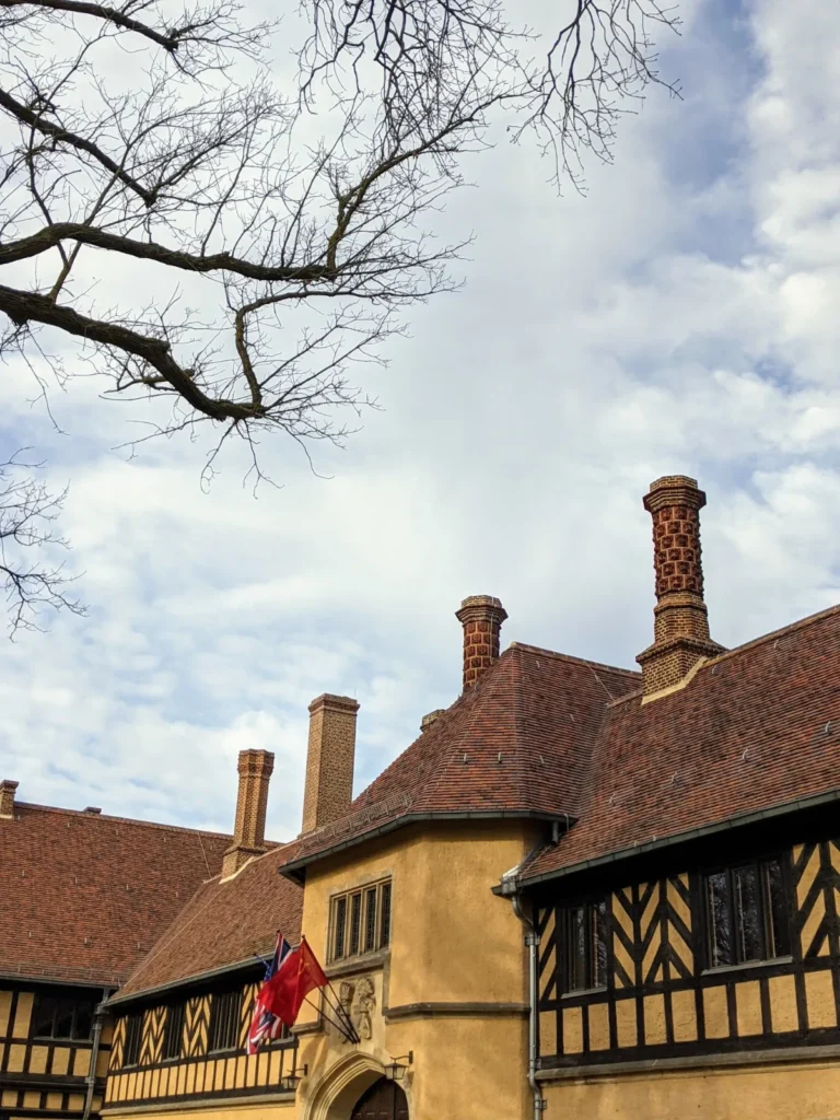 Schloss Cecilienhof im Neuen Garten in Potsdam