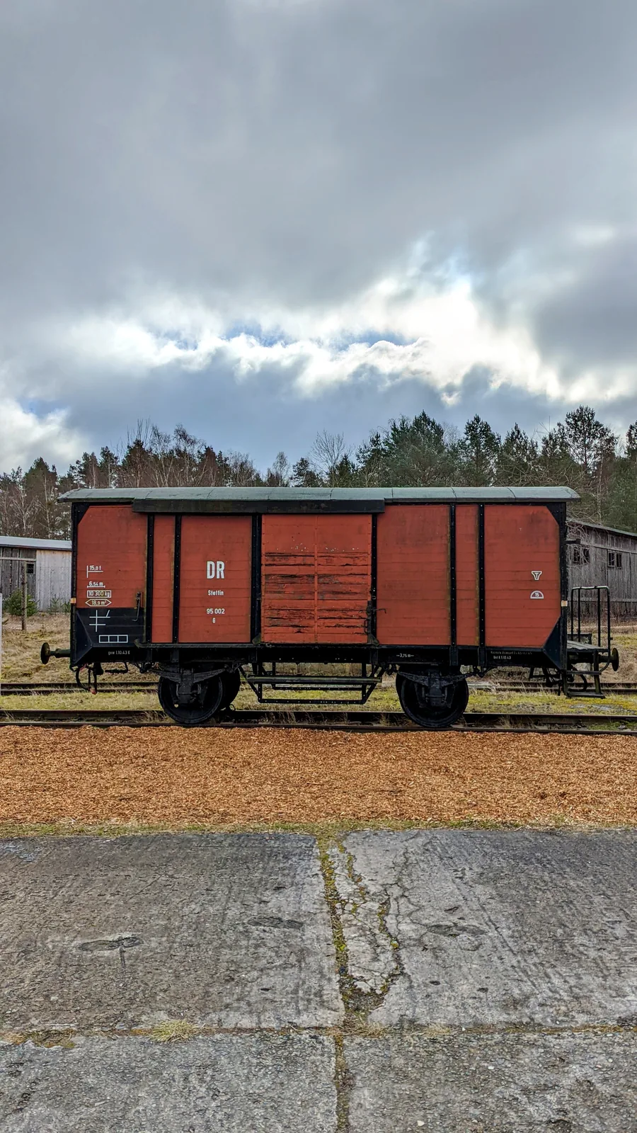 Rekonstruierter Güterwagen auf dem Gelände der Gedenkstätte Ravensbrück