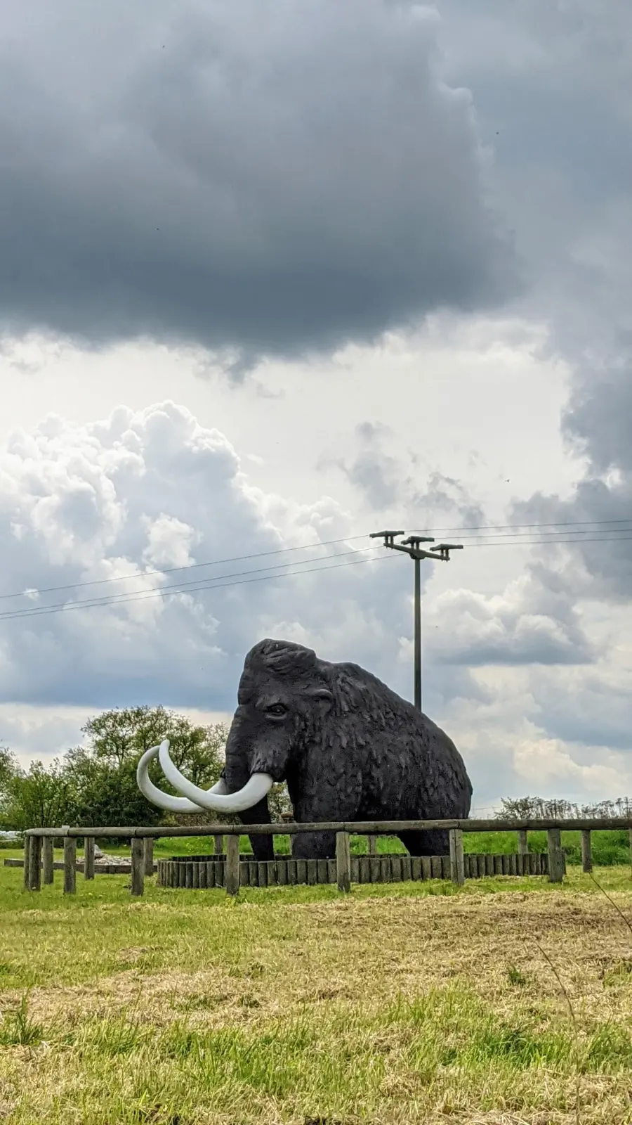 Mammut am Geoparkzentrum in Groß-Ziethen