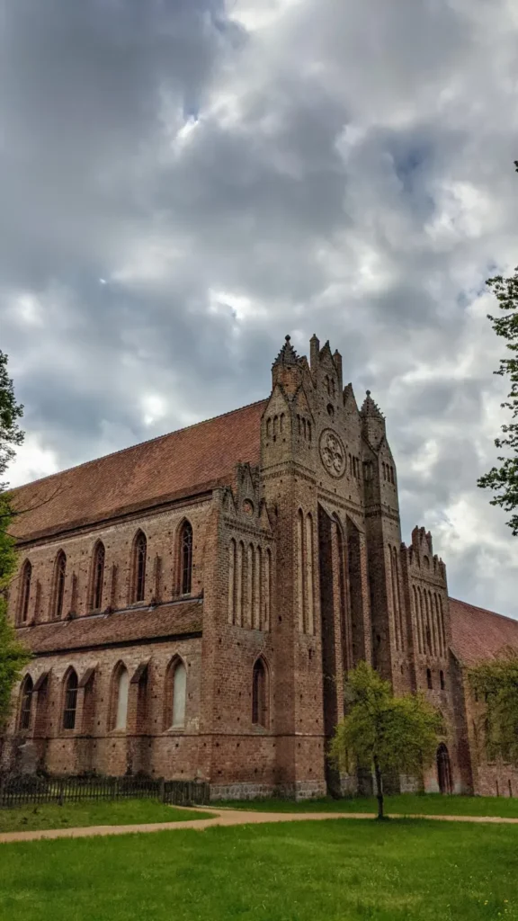 Westfassade der Klosterkirche Chorin