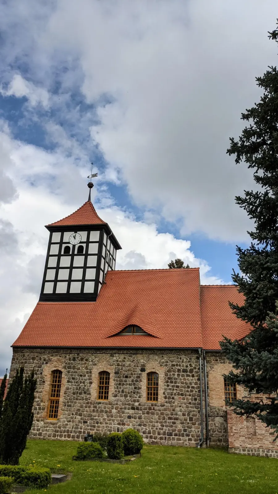 Kirche in Tornow mit Fachwerkturm