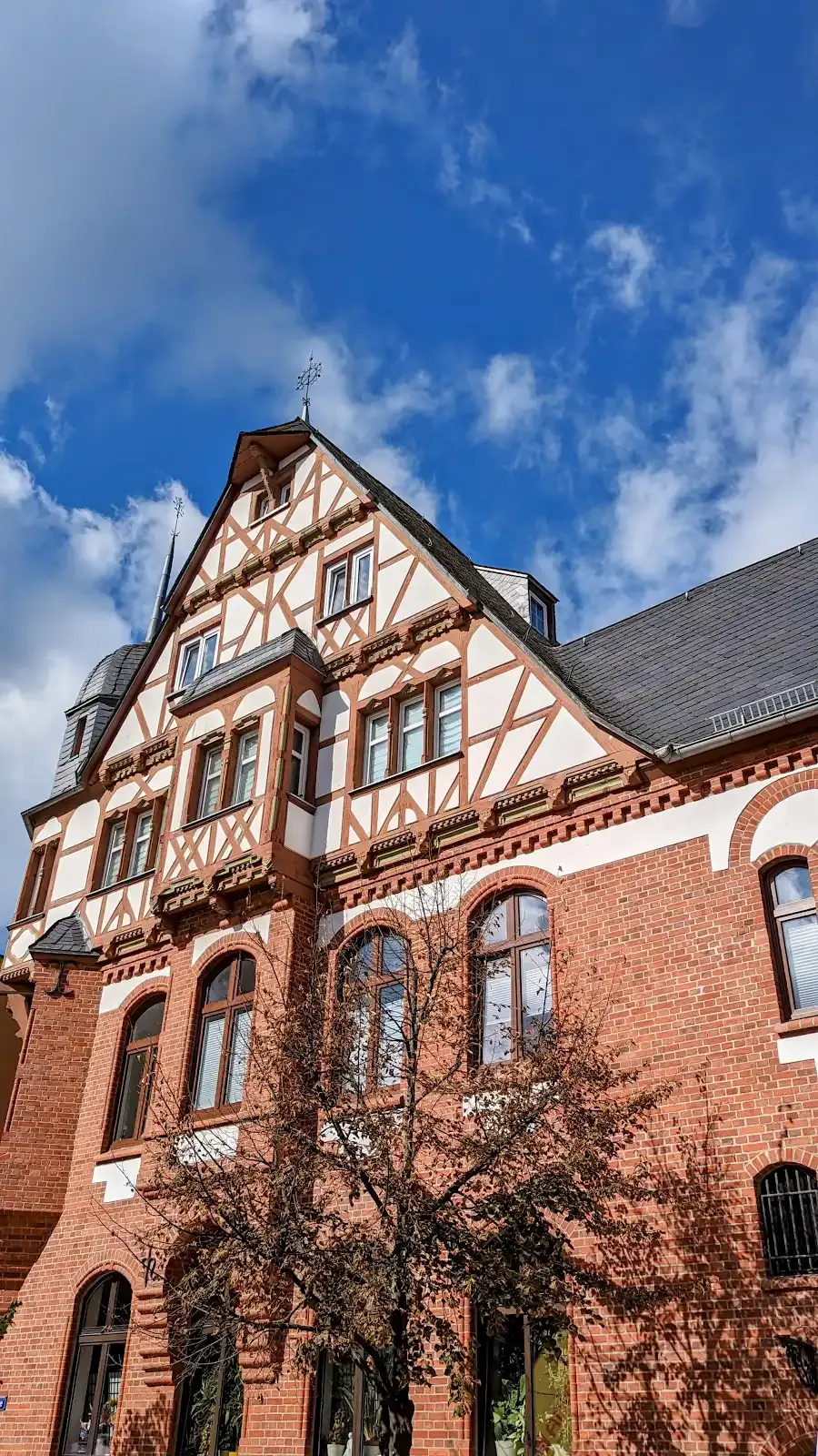 Backsteingebäude mit Zierfachwerk und Giebel, die frühere Stadtmühle in Schwedt