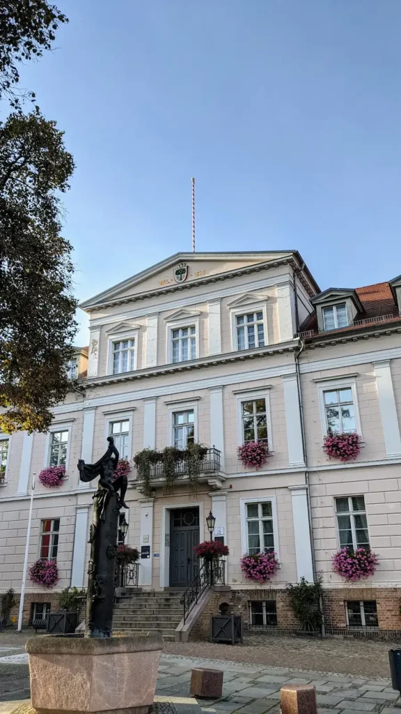 Klassizistisches Rathaus am Markt in Bad Freienwalde
