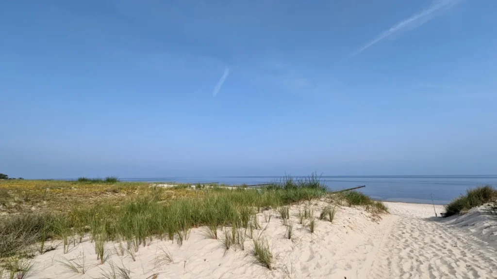 Sandweg durch die Düne zum Strand zwischen Lüttenort und Zempin
