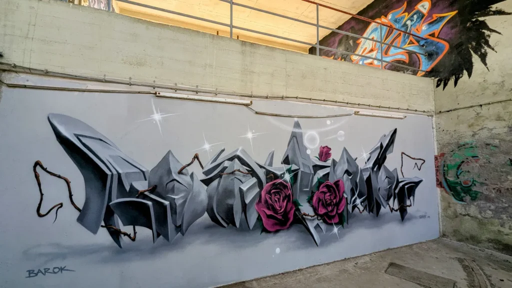 Graues Wandbild mit Schriftzug und Rosen, signiert mit Barok