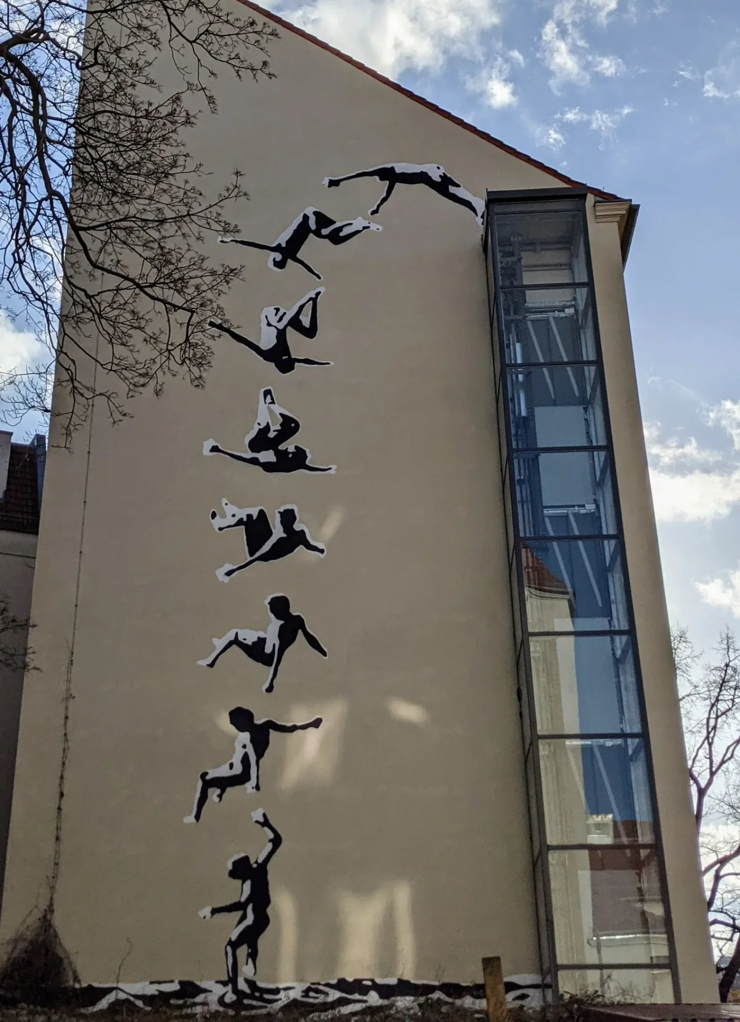 Victor Ash: The Big Jump an der Kastanienallee in Prenzlauer Berg