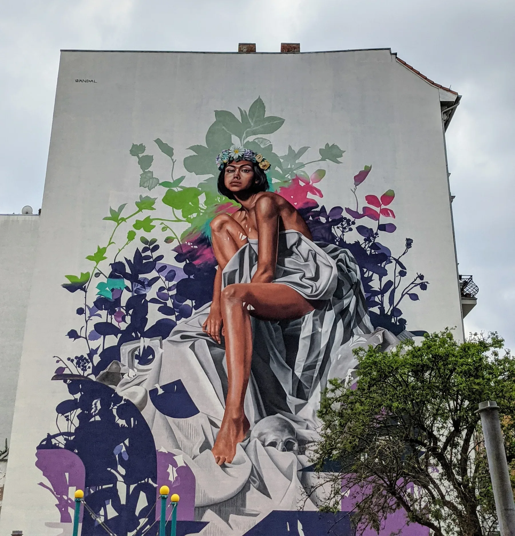 Wandal: Mother Earth an der Lübecker Straße in Moabit