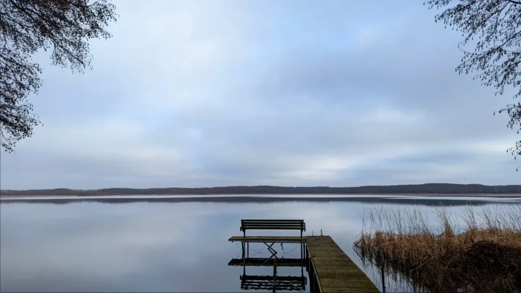 Steg mit Bank am Mellensee bei Klausdorf